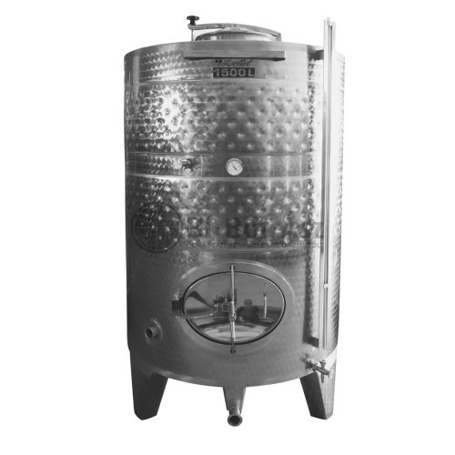 Tartály Zottel (5.2) zárt 2450 liter, kettő hűtőpalásttal, felső és oldalsó búvónyílással